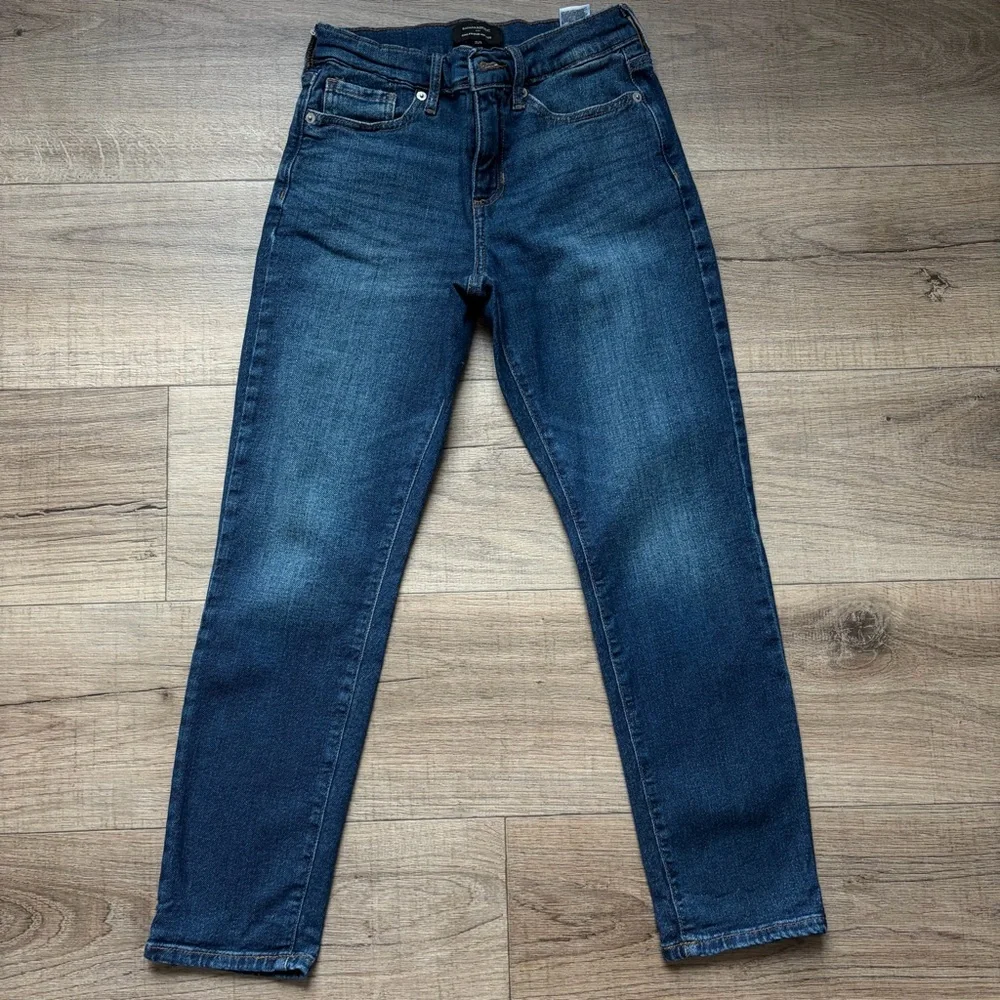 Banana Republic Girlfriend Mid Rise Jeans-  Dark Wash - Picture 4 of 8